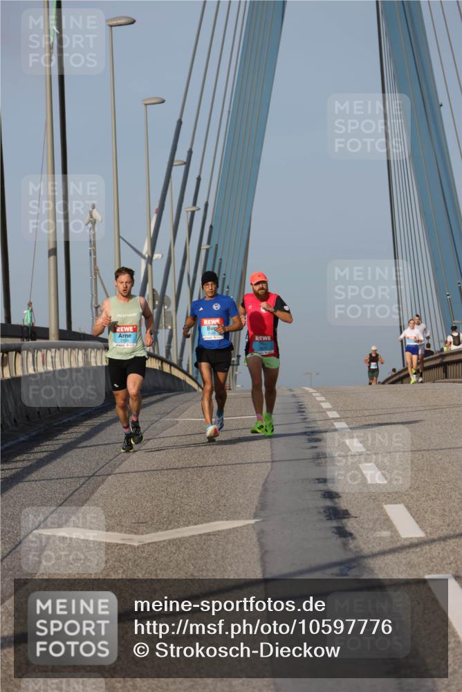 03.10.2026 - Köhlbrandbrückenlauf Strokosch-Dieckow http://msf.ph/oto/10597776 03.10.2026 09:31:54 Position 2 2109 meine-sportfotos.de