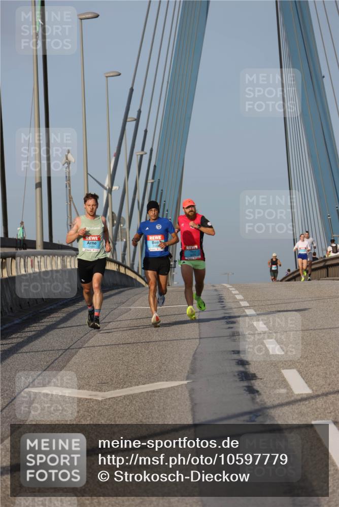 03.10.2026 - Köhlbrandbrückenlauf Strokosch-Dieckow http://msf.ph/oto/10597779 03.10.2026 09:31:54 Position 2 2109 meine-sportfotos.de