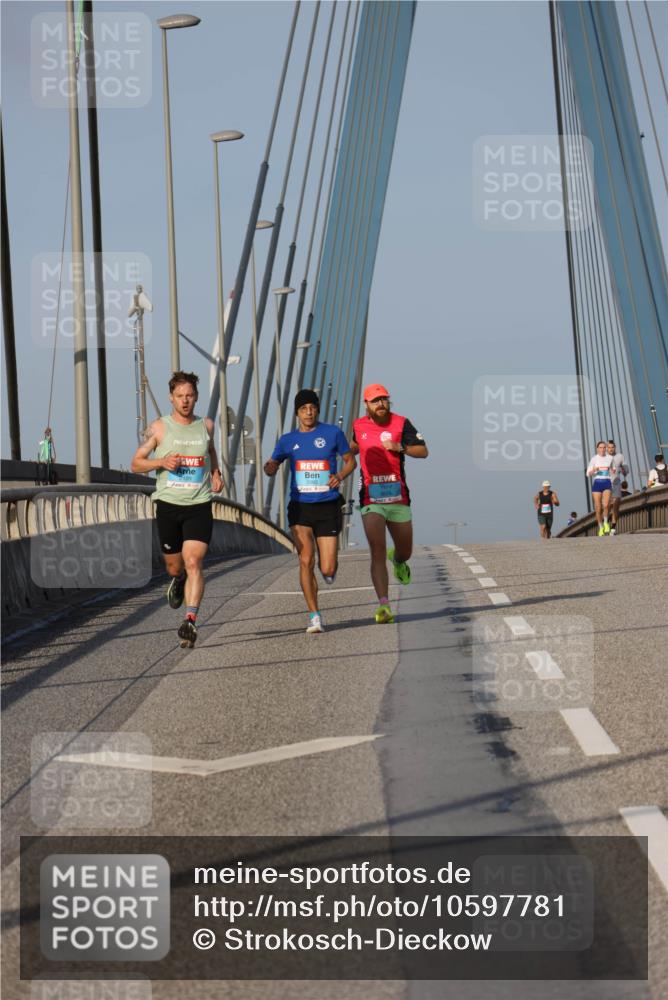 03.10.2026 - Köhlbrandbrückenlauf Strokosch-Dieckow http://msf.ph/oto/10597781 03.10.2026 09:31:54 Position 2  meine-sportfotos.de