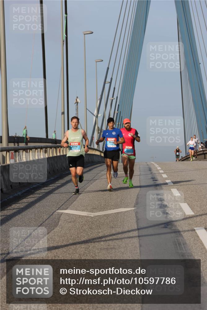 03.10.2026 - Köhlbrandbrückenlauf Strokosch-Dieckow http://msf.ph/oto/10597786 03.10.2026 09:31:56 Position 2 2109 meine-sportfotos.de