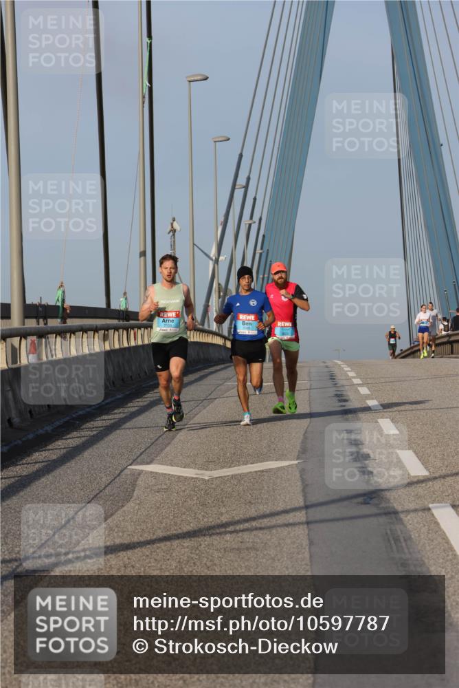 03.10.2026 - Köhlbrandbrückenlauf Strokosch-Dieckow http://msf.ph/oto/10597787 03.10.2026 09:31:56 Position 2  meine-sportfotos.de