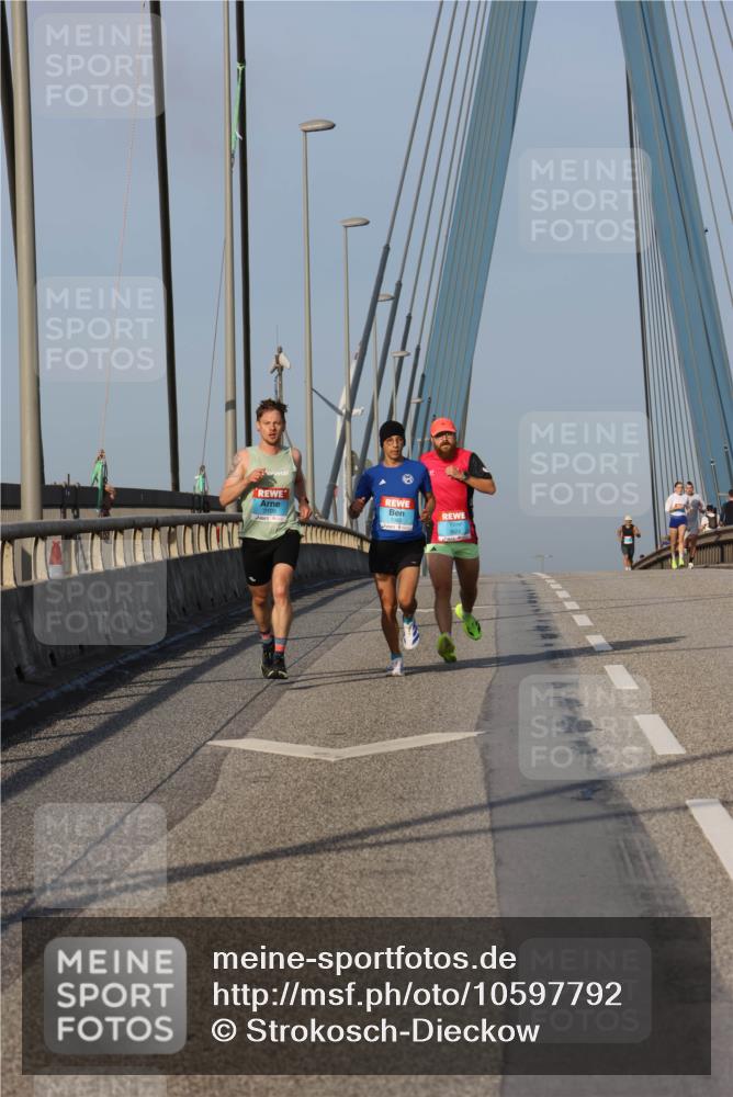 03.10.2026 - Köhlbrandbrückenlauf Strokosch-Dieckow http://msf.ph/oto/10597792 03.10.2026 09:31:56 Position 2 2109 meine-sportfotos.de