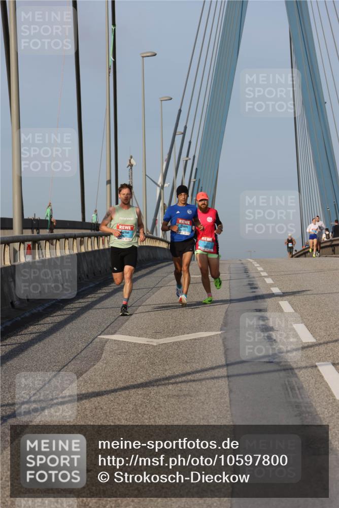 03.10.2026 - Köhlbrandbrückenlauf Strokosch-Dieckow http://msf.ph/oto/10597800 03.10.2026 09:31:56 Position 2  meine-sportfotos.de
