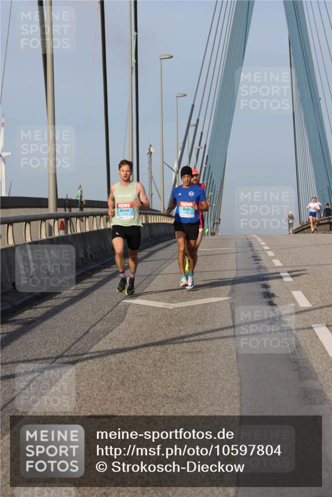 03.10.2026 - Köhlbrandbrückenlauf Strokosch-Dieckow http://msf.ph/oto/10597804 03.10.2026 09:31:57 Position 2 2109 meine-sportfotos.de