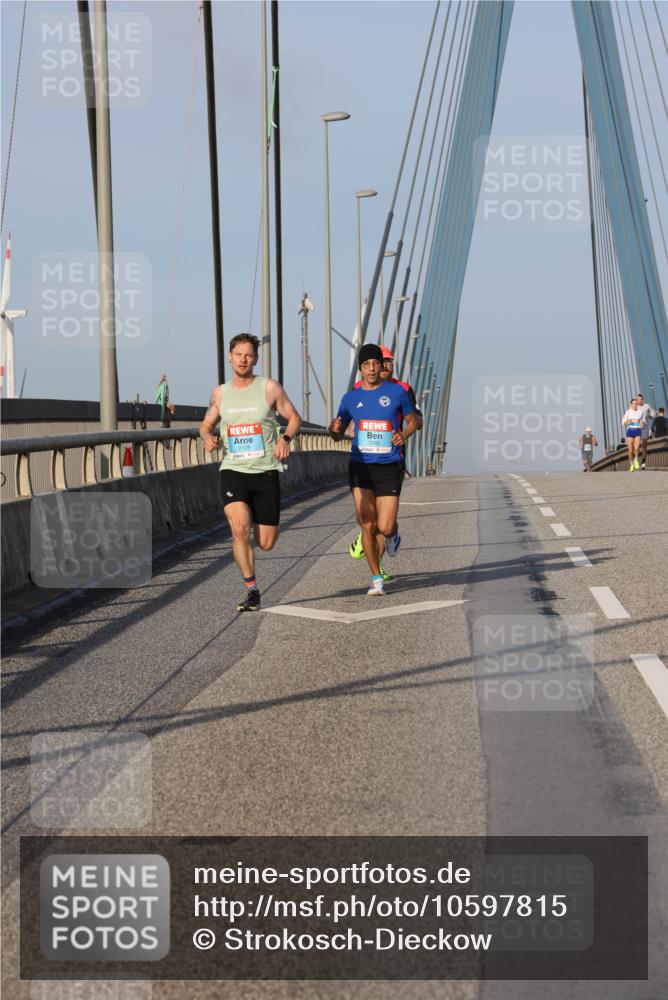 03.10.2026 - Köhlbrandbrückenlauf Strokosch-Dieckow http://msf.ph/oto/10597815 03.10.2026 09:31:57 Position 2 2109 meine-sportfotos.de