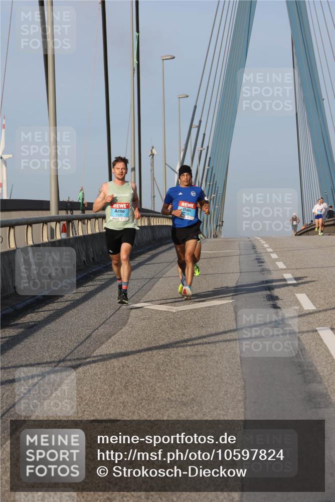 03.10.2026 - Köhlbrandbrückenlauf Strokosch-Dieckow http://msf.ph/oto/10597824 03.10.2026 09:31:57 Position 2 2109 meine-sportfotos.de