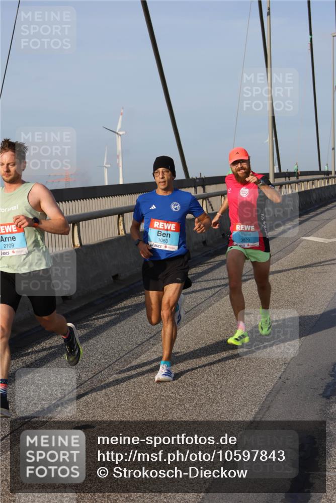 03.10.2026 - Köhlbrandbrückenlauf Strokosch-Dieckow http://msf.ph/oto/10597843 03.10.2026 09:32:01 Position 2 2109, 1083, 3823 meine-sportfotos.de