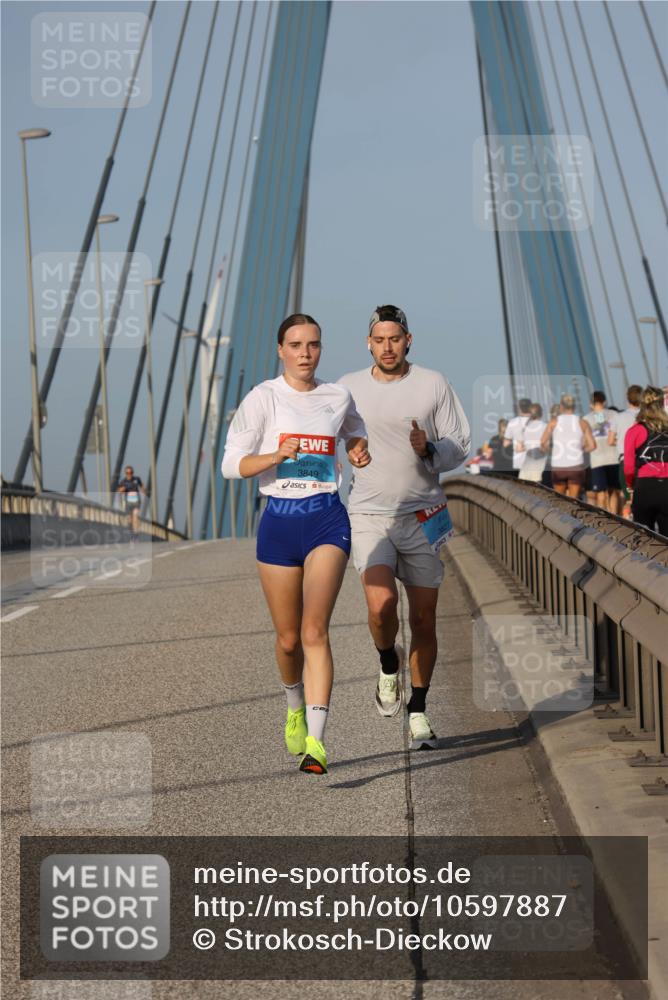 03.10.2026 - Köhlbrandbrückenlauf Strokosch-Dieckow http://msf.ph/oto/10597887 03.10.2026 09:32:12 Position 2 3849, 3827 meine-sportfotos.de