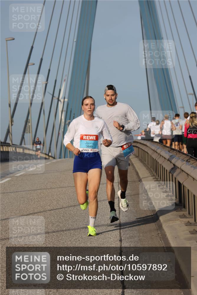 03.10.2026 - Köhlbrandbrückenlauf Strokosch-Dieckow http://msf.ph/oto/10597892 03.10.2026 09:32:12 Position 2 3849, 3827 meine-sportfotos.de