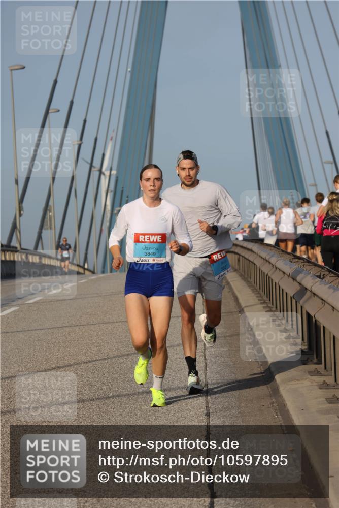 03.10.2026 - Köhlbrandbrückenlauf Strokosch-Dieckow http://msf.ph/oto/10597895 03.10.2026 09:32:12 Position 2 3849, 3827 meine-sportfotos.de
