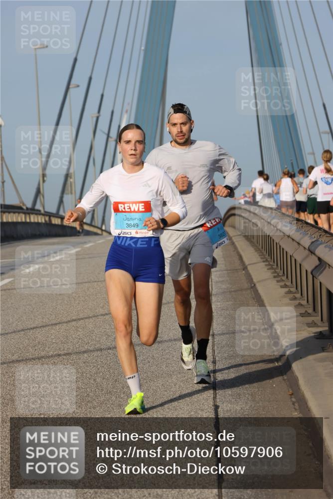 03.10.2026 - Köhlbrandbrückenlauf Strokosch-Dieckow http://msf.ph/oto/10597906 03.10.2026 09:32:13 Position 2 3849, 3827 meine-sportfotos.de