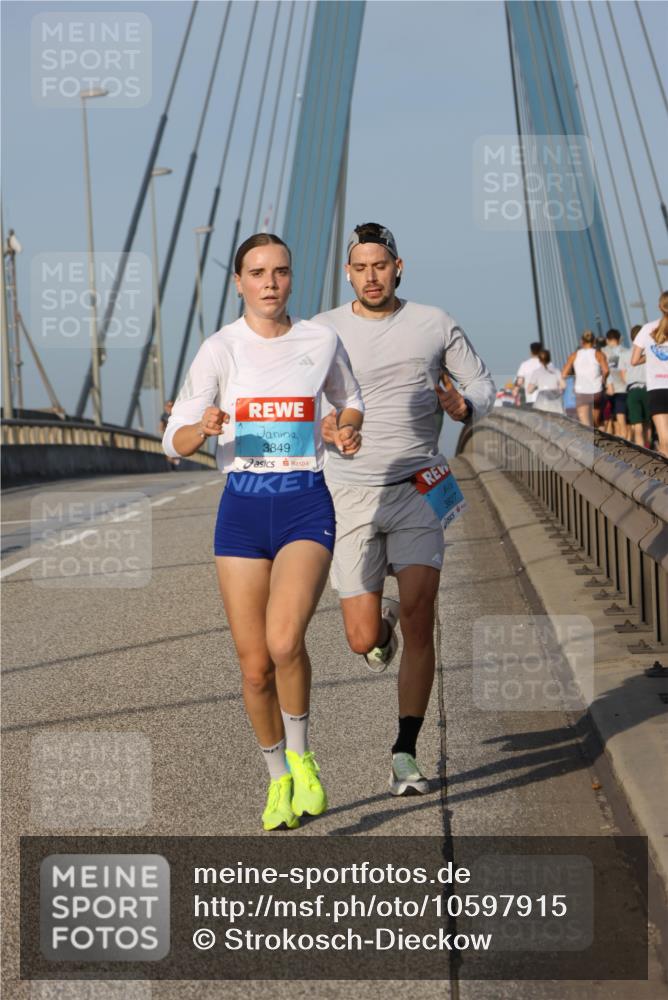 03.10.2026 - Köhlbrandbrückenlauf Strokosch-Dieckow http://msf.ph/oto/10597915 03.10.2026 09:32:14 Position 2 3849, 3827 meine-sportfotos.de