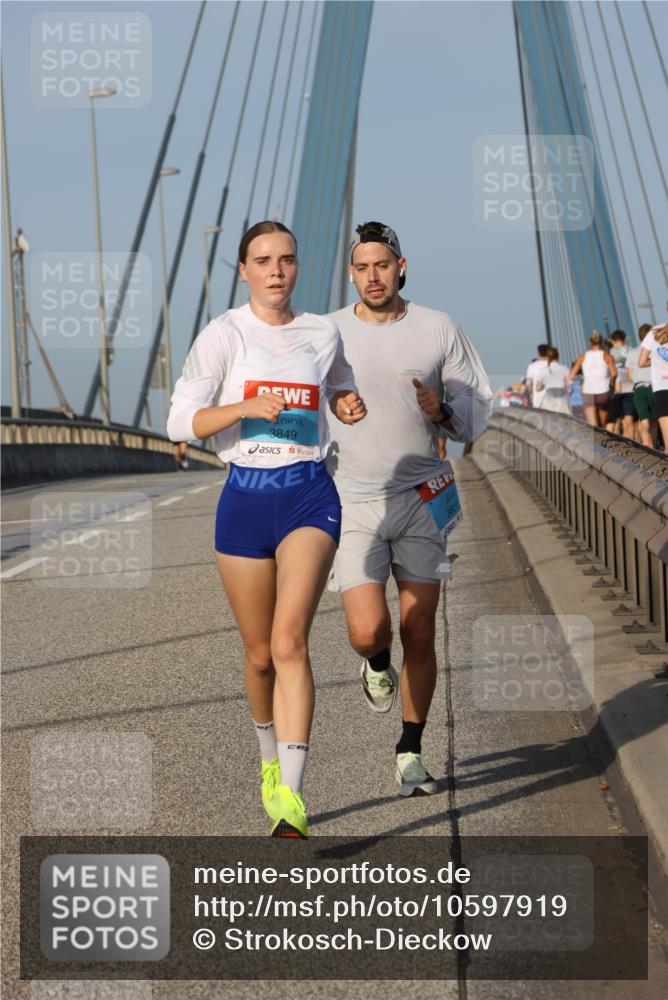 03.10.2026 - Köhlbrandbrückenlauf Strokosch-Dieckow http://msf.ph/oto/10597919 03.10.2026 09:32:14 Position 2 3849, 3821 meine-sportfotos.de