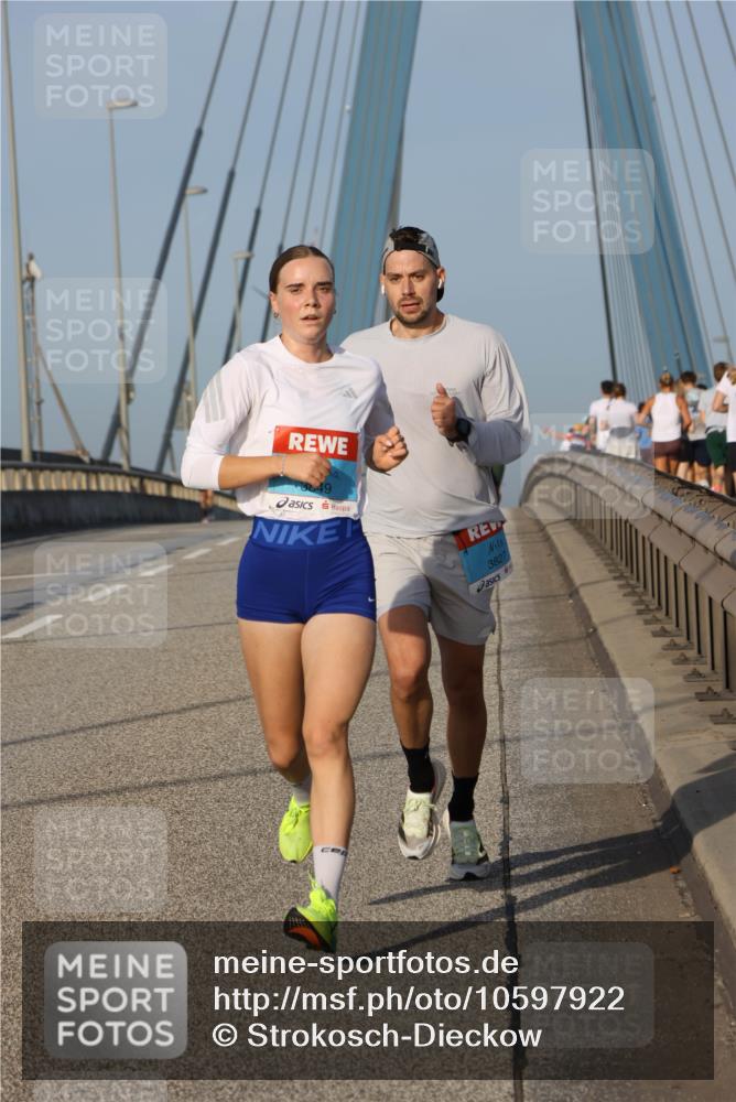 03.10.2026 - Köhlbrandbrückenlauf Strokosch-Dieckow http://msf.ph/oto/10597922 03.10.2026 09:32:14 Position 2 3649, 3827 meine-sportfotos.de