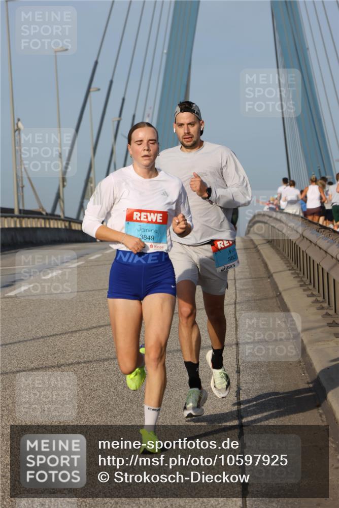 03.10.2026 - Köhlbrandbrückenlauf Strokosch-Dieckow http://msf.ph/oto/10597925 03.10.2026 09:32:14 Position 2 3849, 3821 meine-sportfotos.de