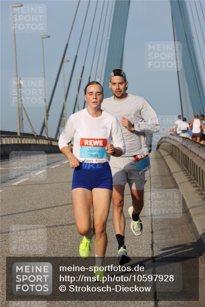 03.10.2026 - Köhlbrandbrückenlauf Strokosch-Dieckow http://msf.ph/oto/10597928 03.10.2026 09:32:14 Position 2 3849, 3827 meine-sportfotos.de