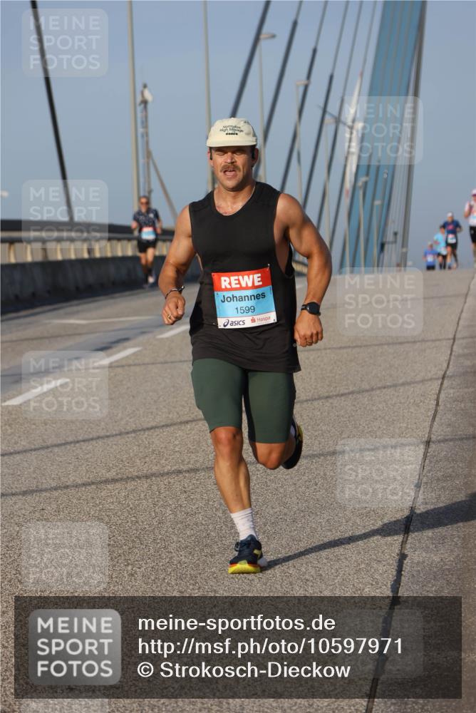 03.10.2026 - Köhlbrandbrückenlauf Strokosch-Dieckow http://msf.ph/oto/10597971 03.10.2026 09:32:23 Position 2 1599 meine-sportfotos.de