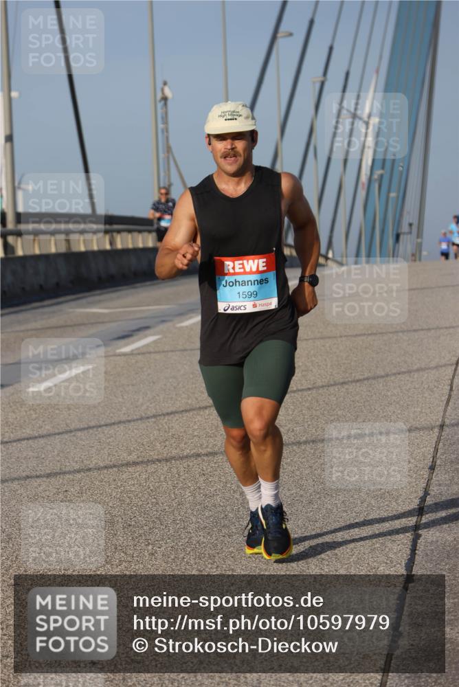 03.10.2026 - Köhlbrandbrückenlauf Strokosch-Dieckow http://msf.ph/oto/10597979 03.10.2026 09:32:23 Position 2 1599 meine-sportfotos.de