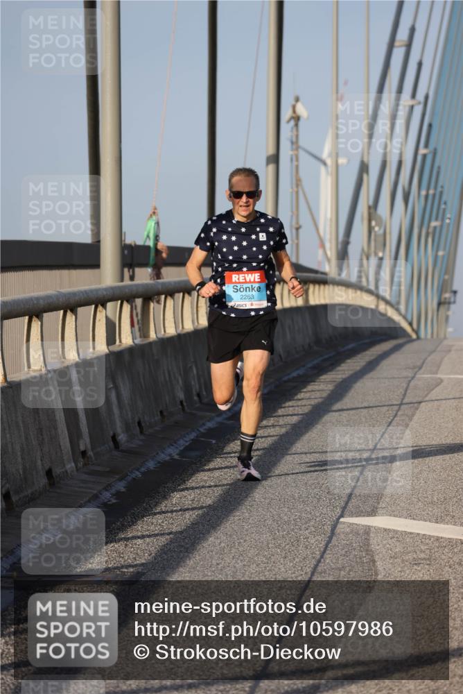 03.10.2026 - Köhlbrandbrückenlauf Strokosch-Dieckow http://msf.ph/oto/10597986 03.10.2026 09:32:34 Position 2 2263 meine-sportfotos.de