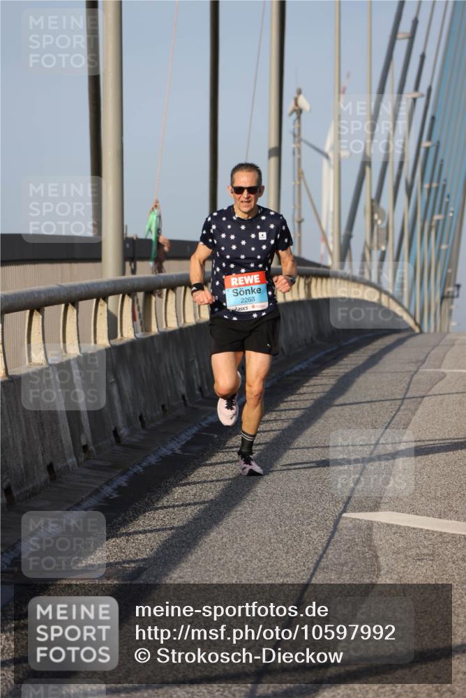 03.10.2026 - Köhlbrandbrückenlauf Strokosch-Dieckow http://msf.ph/oto/10597992 03.10.2026 09:32:34 Position 2 2263 meine-sportfotos.de