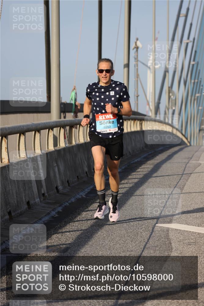 03.10.2026 - Köhlbrandbrückenlauf Strokosch-Dieckow http://msf.ph/oto/10598000 03.10.2026 09:32:35 Position 2 2263 meine-sportfotos.de