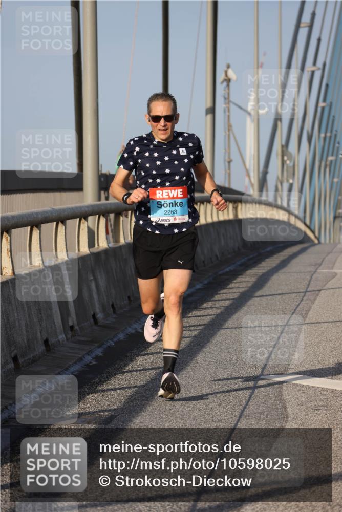 03.10.2026 - Köhlbrandbrückenlauf Strokosch-Dieckow http://msf.ph/oto/10598025 03.10.2026 09:32:35 Position 2 2263 meine-sportfotos.de
