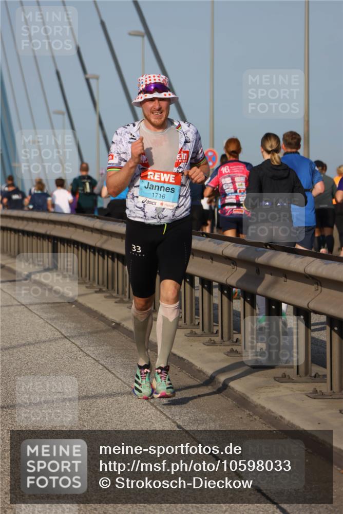 03.10.2026 - Köhlbrandbrückenlauf Strokosch-Dieckow http://msf.ph/oto/10598033 03.10.2026 09:32:40 Position 2 1716, 33, 16 meine-sportfotos.de