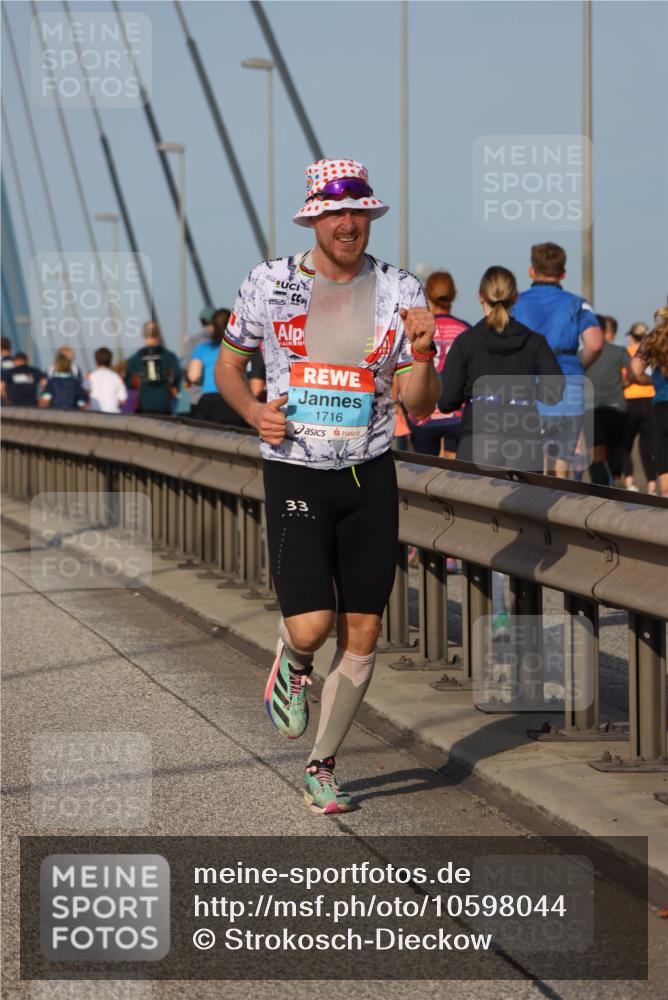 03.10.2026 - Köhlbrandbrückenlauf Strokosch-Dieckow http://msf.ph/oto/10598044 03.10.2026 09:32:40 Position 2 1716, 33 meine-sportfotos.de