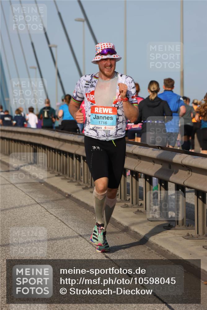 03.10.2026 - Köhlbrandbrückenlauf Strokosch-Dieckow http://msf.ph/oto/10598045 03.10.2026 09:32:40 Position 2 1716 meine-sportfotos.de