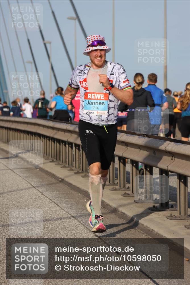 03.10.2026 - Köhlbrandbrückenlauf Strokosch-Dieckow http://msf.ph/oto/10598050 03.10.2026 09:32:40 Position 2 1716, 33 meine-sportfotos.de