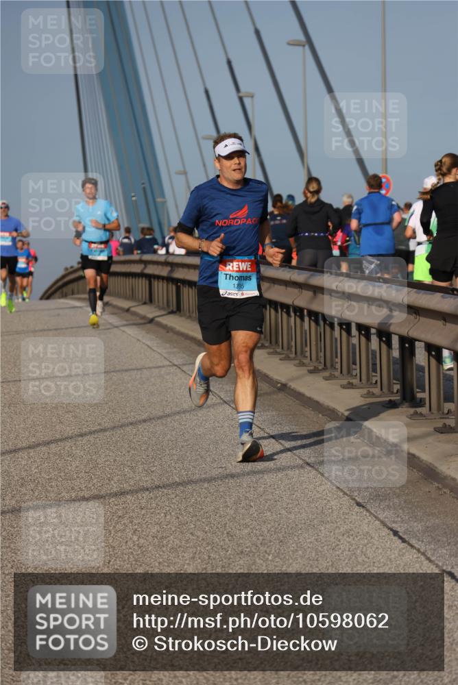 03.10.2026 - Köhlbrandbrückenlauf Strokosch-Dieckow http://msf.ph/oto/10598062 03.10.2026 09:32:45 Position 2 1395 meine-sportfotos.de