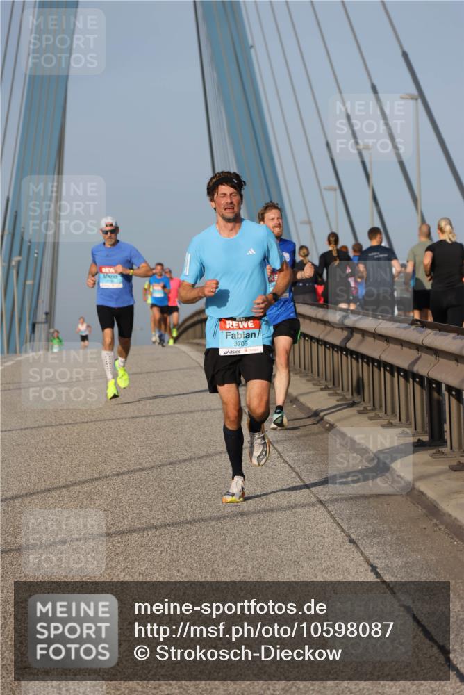 03.10.2026 - Köhlbrandbrückenlauf Strokosch-Dieckow http://msf.ph/oto/10598087 03.10.2026 09:32:51 Position 2 3705 meine-sportfotos.de