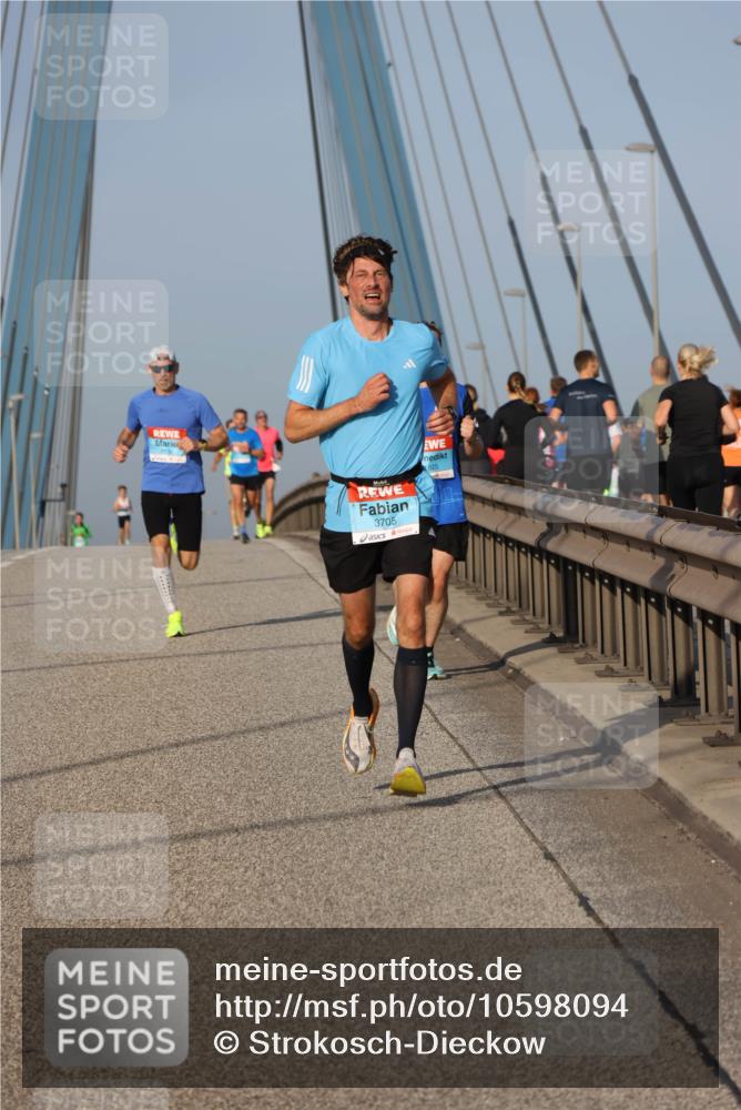 03.10.2026 - Köhlbrandbrückenlauf Strokosch-Dieckow http://msf.ph/oto/10598094 03.10.2026 09:32:51 Position 2 3705 meine-sportfotos.de