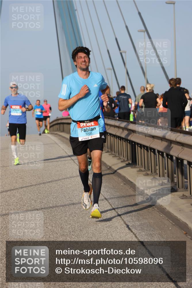 03.10.2026 - Köhlbrandbrückenlauf Strokosch-Dieckow http://msf.ph/oto/10598096 03.10.2026 09:32:52 Position 2 3705 meine-sportfotos.de