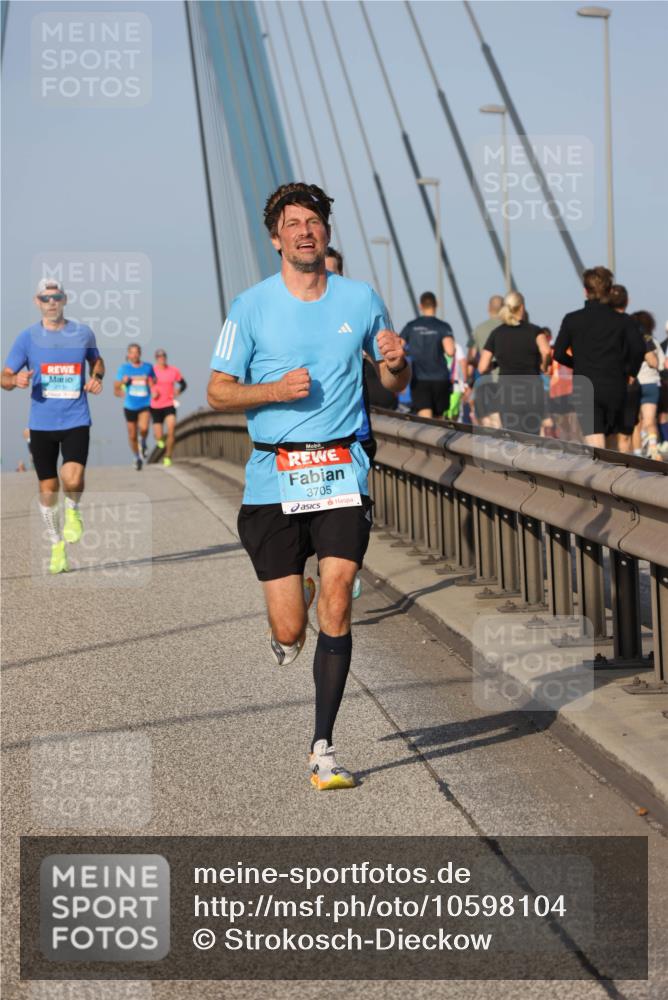03.10.2026 - Köhlbrandbrückenlauf Strokosch-Dieckow http://msf.ph/oto/10598104 03.10.2026 09:32:52 Position 2 3705 meine-sportfotos.de