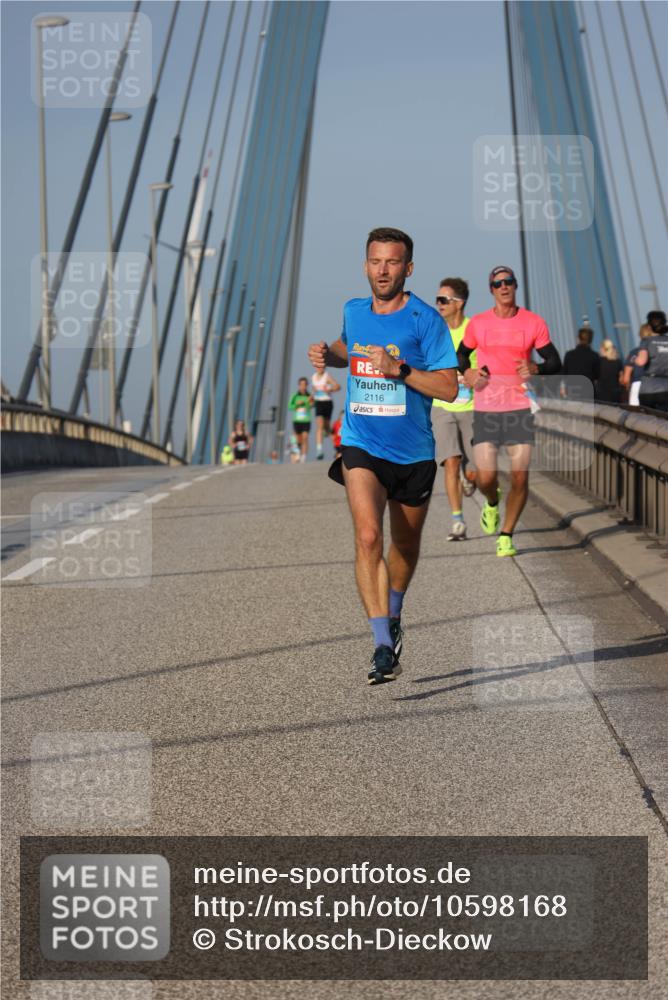 03.10.2026 - Köhlbrandbrückenlauf Strokosch-Dieckow http://msf.ph/oto/10598168 03.10.2026 09:33:04 Position 2 4, 2116 meine-sportfotos.de
