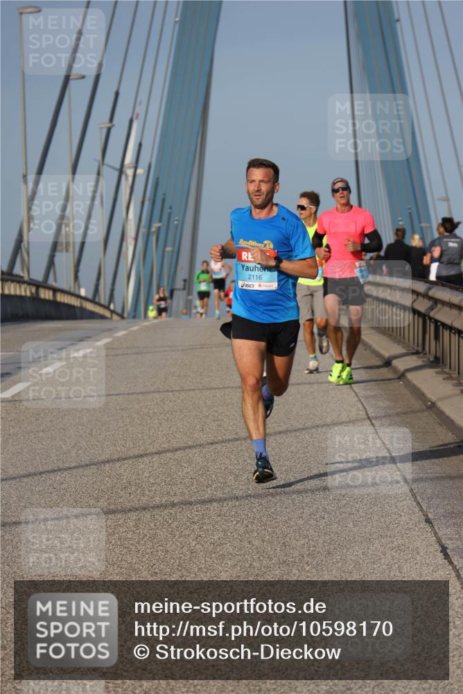03.10.2026 - Köhlbrandbrückenlauf Strokosch-Dieckow http://msf.ph/oto/10598170 03.10.2026 09:33:04 Position 2 4, 2116 meine-sportfotos.de