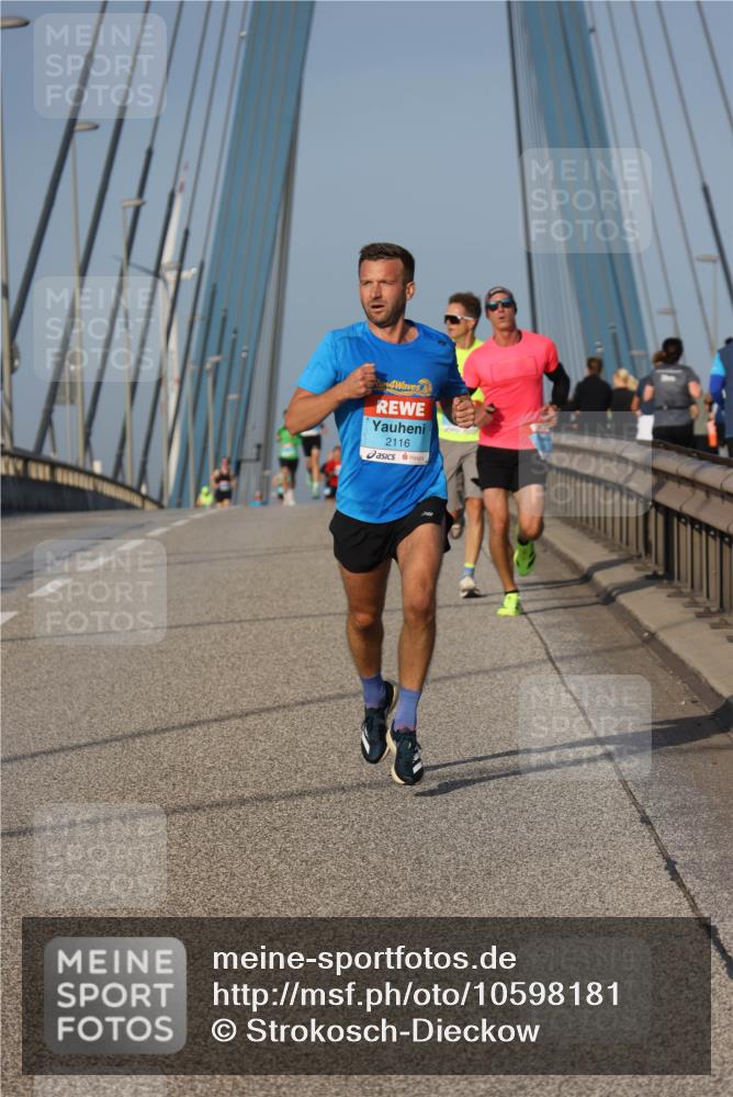 03.10.2026 - Köhlbrandbrückenlauf Strokosch-Dieckow http://msf.ph/oto/10598181 03.10.2026 09:33:04 Position 2 4, 2116 meine-sportfotos.de