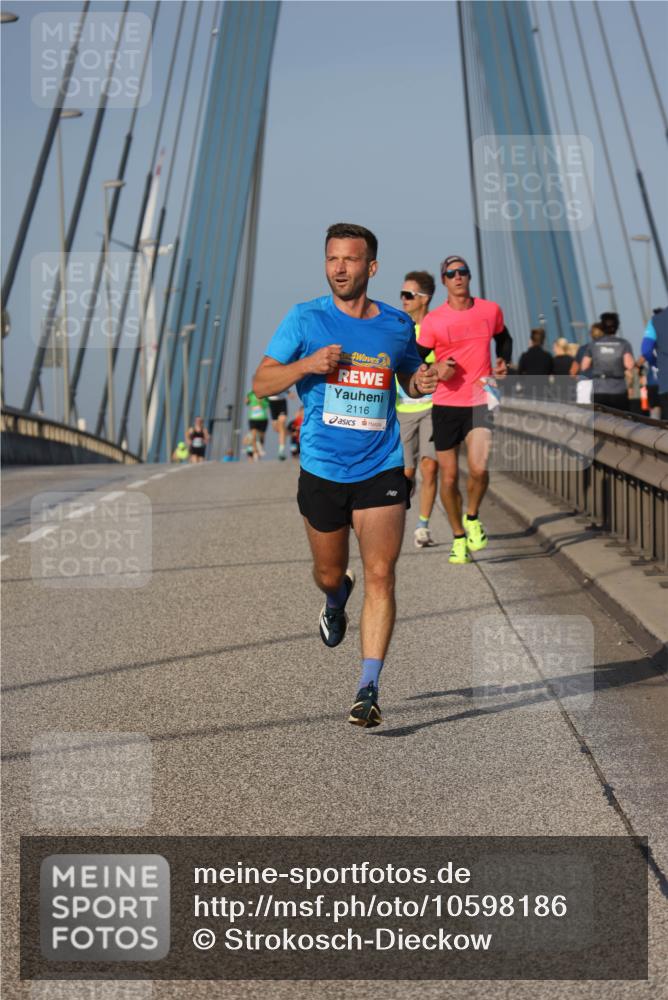 03.10.2026 - Köhlbrandbrückenlauf Strokosch-Dieckow http://msf.ph/oto/10598186 03.10.2026 09:33:04 Position 2 4, 2116 meine-sportfotos.de