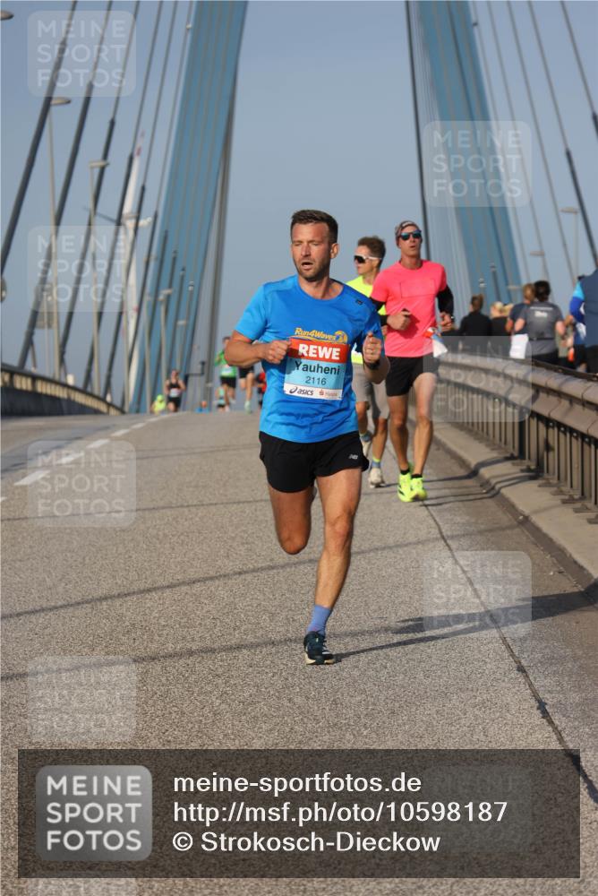03.10.2026 - Köhlbrandbrückenlauf Strokosch-Dieckow http://msf.ph/oto/10598187 03.10.2026 09:33:04 Position 2 4, 2116 meine-sportfotos.de