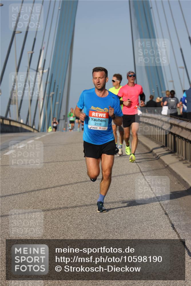 03.10.2026 - Köhlbrandbrückenlauf Strokosch-Dieckow http://msf.ph/oto/10598190 03.10.2026 09:33:05 Position 2 4, 2116 meine-sportfotos.de