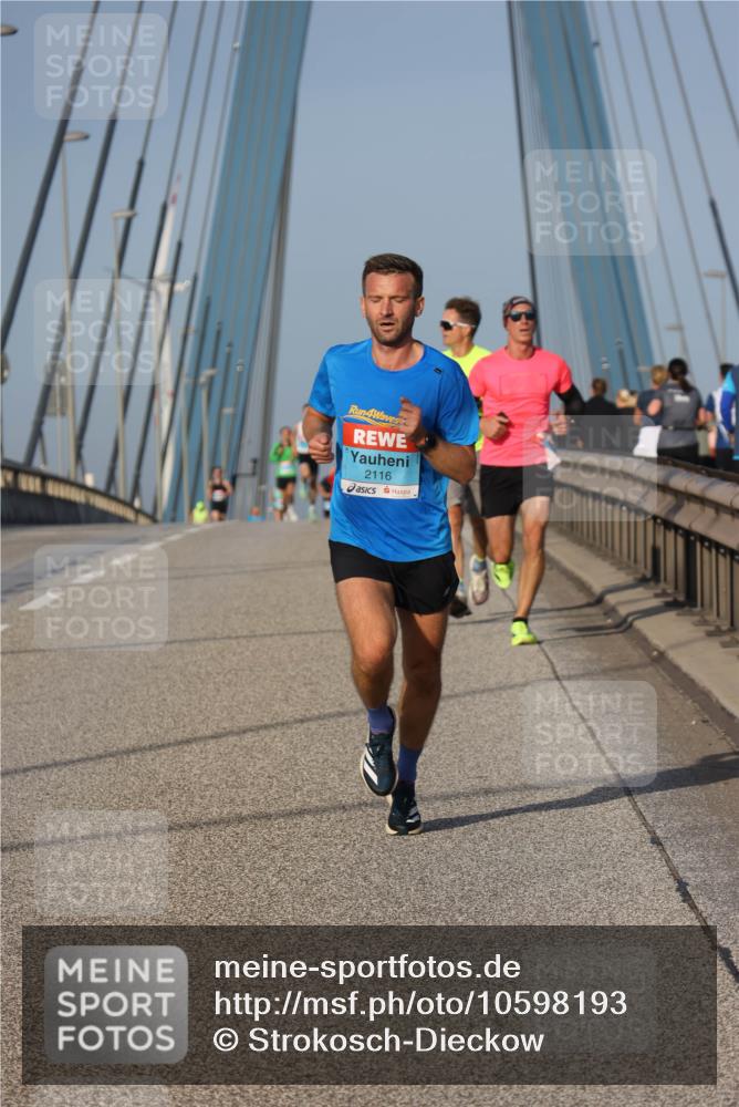 03.10.2026 - Köhlbrandbrückenlauf Strokosch-Dieckow http://msf.ph/oto/10598193 03.10.2026 09:33:05 Position 2 4, 2116 meine-sportfotos.de
