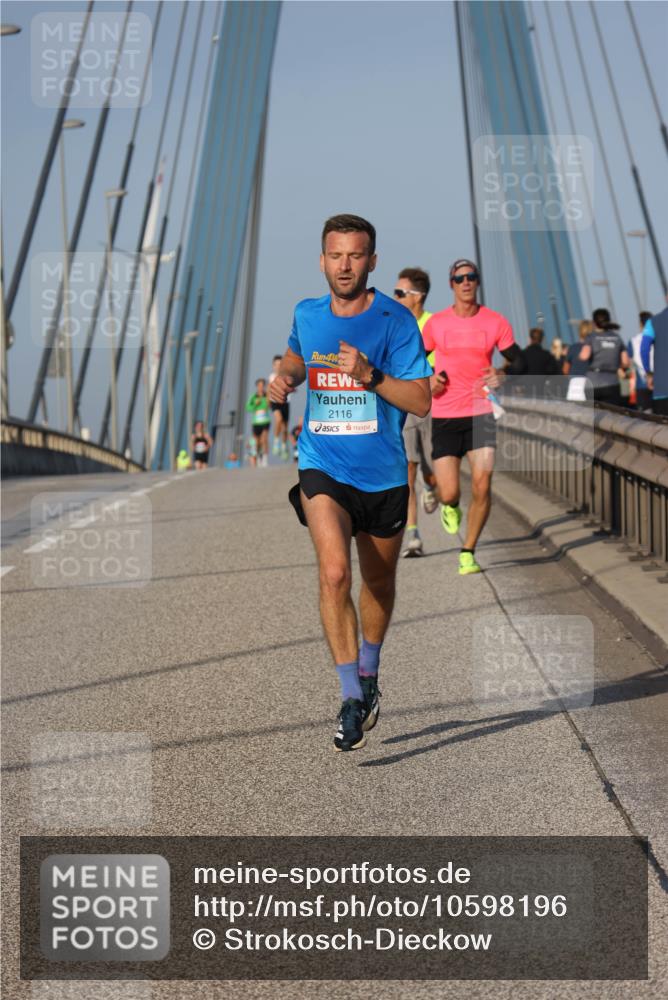 03.10.2026 - Köhlbrandbrückenlauf Strokosch-Dieckow http://msf.ph/oto/10598196 03.10.2026 09:33:05 Position 2 4, 2116 meine-sportfotos.de