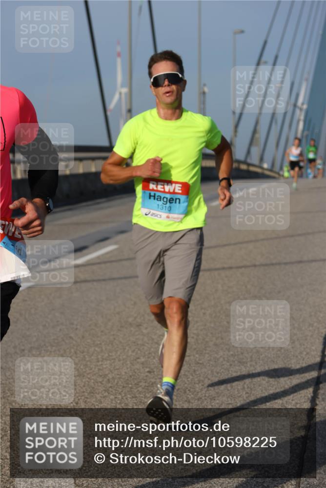 03.10.2026 - Köhlbrandbrückenlauf Strokosch-Dieckow http://msf.ph/oto/10598225 03.10.2026 09:33:11 Position 2 1310 meine-sportfotos.de