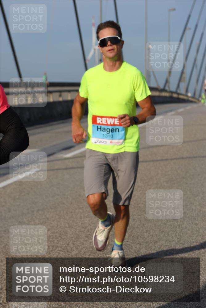 03.10.2026 - Köhlbrandbrückenlauf Strokosch-Dieckow http://msf.ph/oto/10598234 03.10.2026 09:33:11 Position 2 1310 meine-sportfotos.de