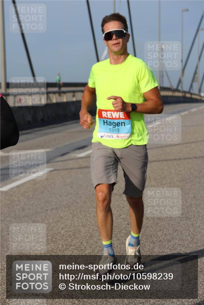 03.10.2026 - Köhlbrandbrückenlauf Strokosch-Dieckow http://msf.ph/oto/10598239 03.10.2026 09:33:11 Position 2 1310 meine-sportfotos.de