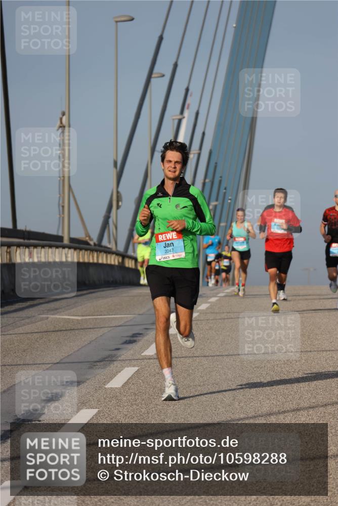 03.10.2026 - Köhlbrandbrückenlauf Strokosch-Dieckow http://msf.ph/oto/10598288 03.10.2026 09:33:26 Position 2 2047 meine-sportfotos.de