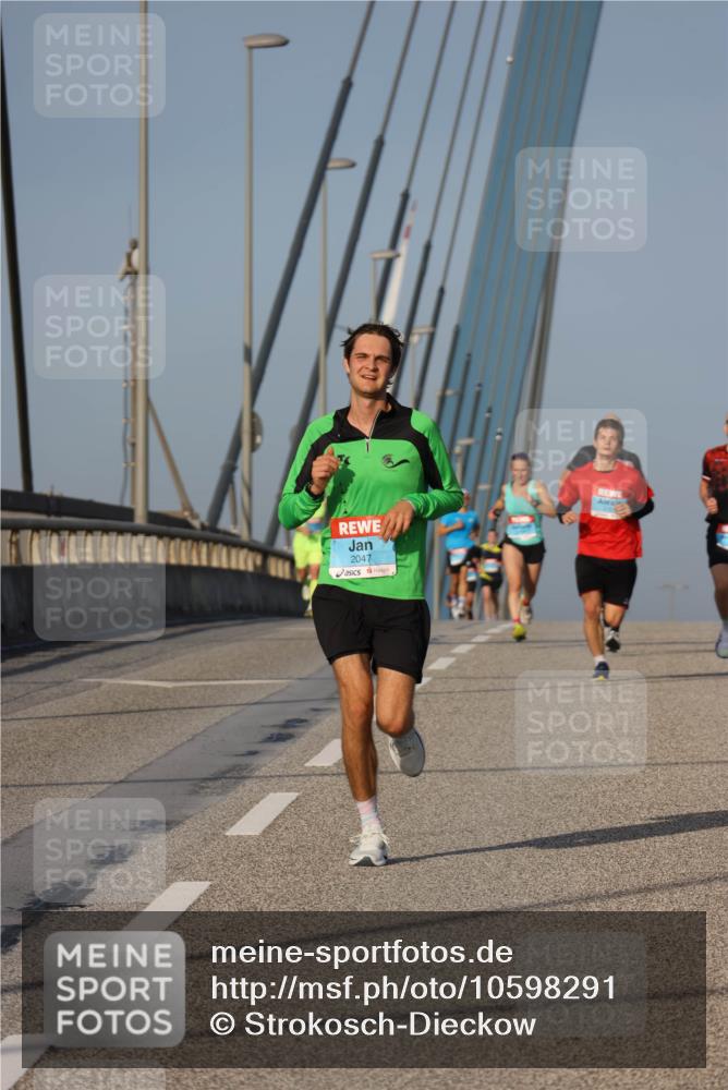 03.10.2026 - Köhlbrandbrückenlauf Strokosch-Dieckow http://msf.ph/oto/10598291 03.10.2026 09:33:27 Position 2 2047 meine-sportfotos.de