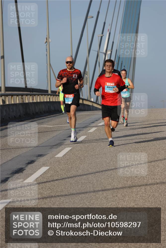 03.10.2026 - Köhlbrandbrückenlauf Strokosch-Dieckow http://msf.ph/oto/10598297 03.10.2026 09:33:31 Position 2 2181, 2134, 1335 meine-sportfotos.de