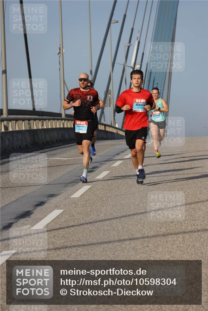 03.10.2026 - Köhlbrandbrückenlauf Strokosch-Dieckow http://msf.ph/oto/10598304 03.10.2026 09:33:31 Position 2 1335, 2181, 214 meine-sportfotos.de